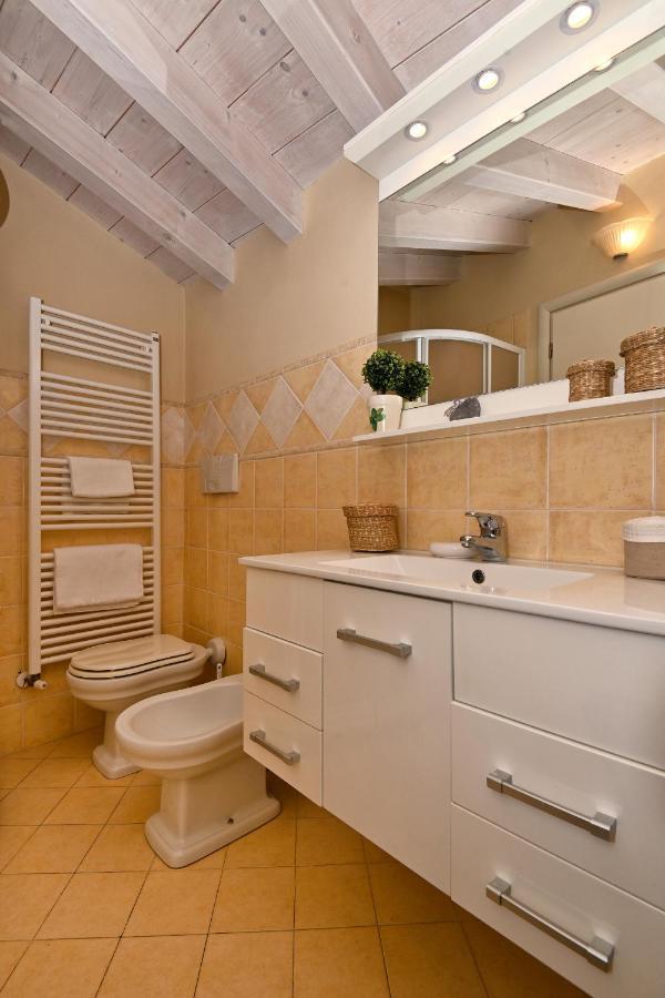 Attico Elais - Theater Home Gargnano Luaran gambar