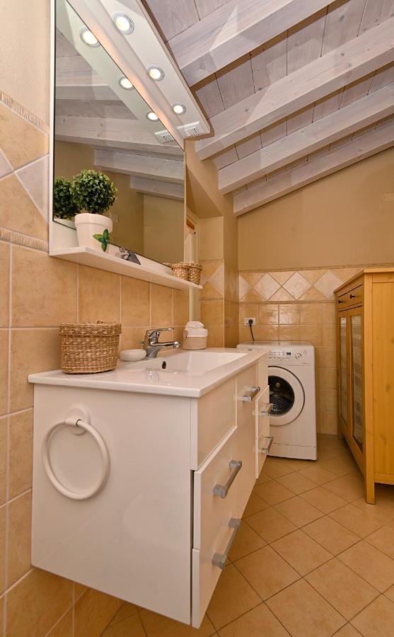 Attico Elais - Theater Home Gargnano Luaran gambar